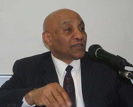 قاسم بدري ينضم الى فريق اديب الذي باع دماء ضحيا الاعتصام … هل هو القلم الما بزيل بلم